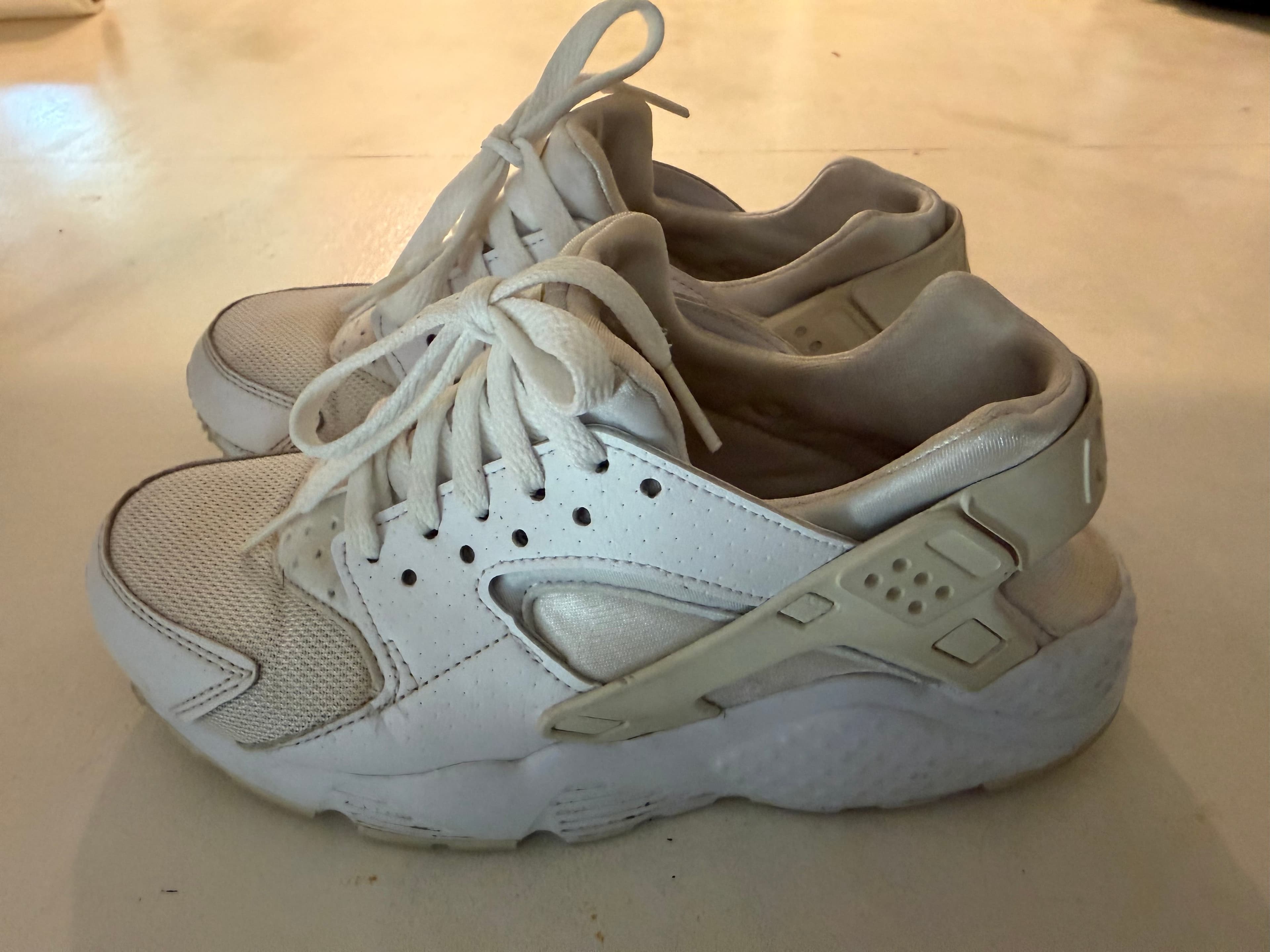 Nike Huarache White Sneakers Size 6.5 - Thumbnail 4