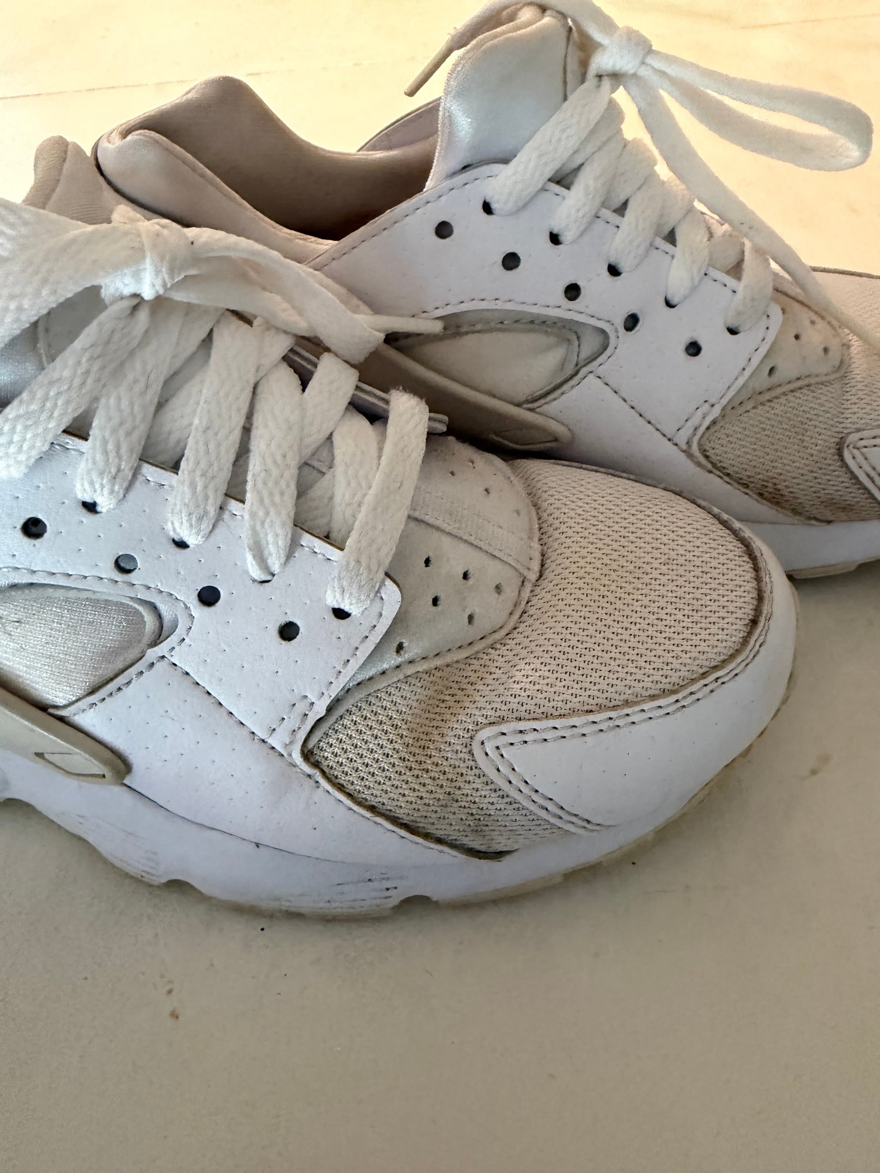 Nike Huarache White Sneakers Size 6.5 - Thumbnail 8