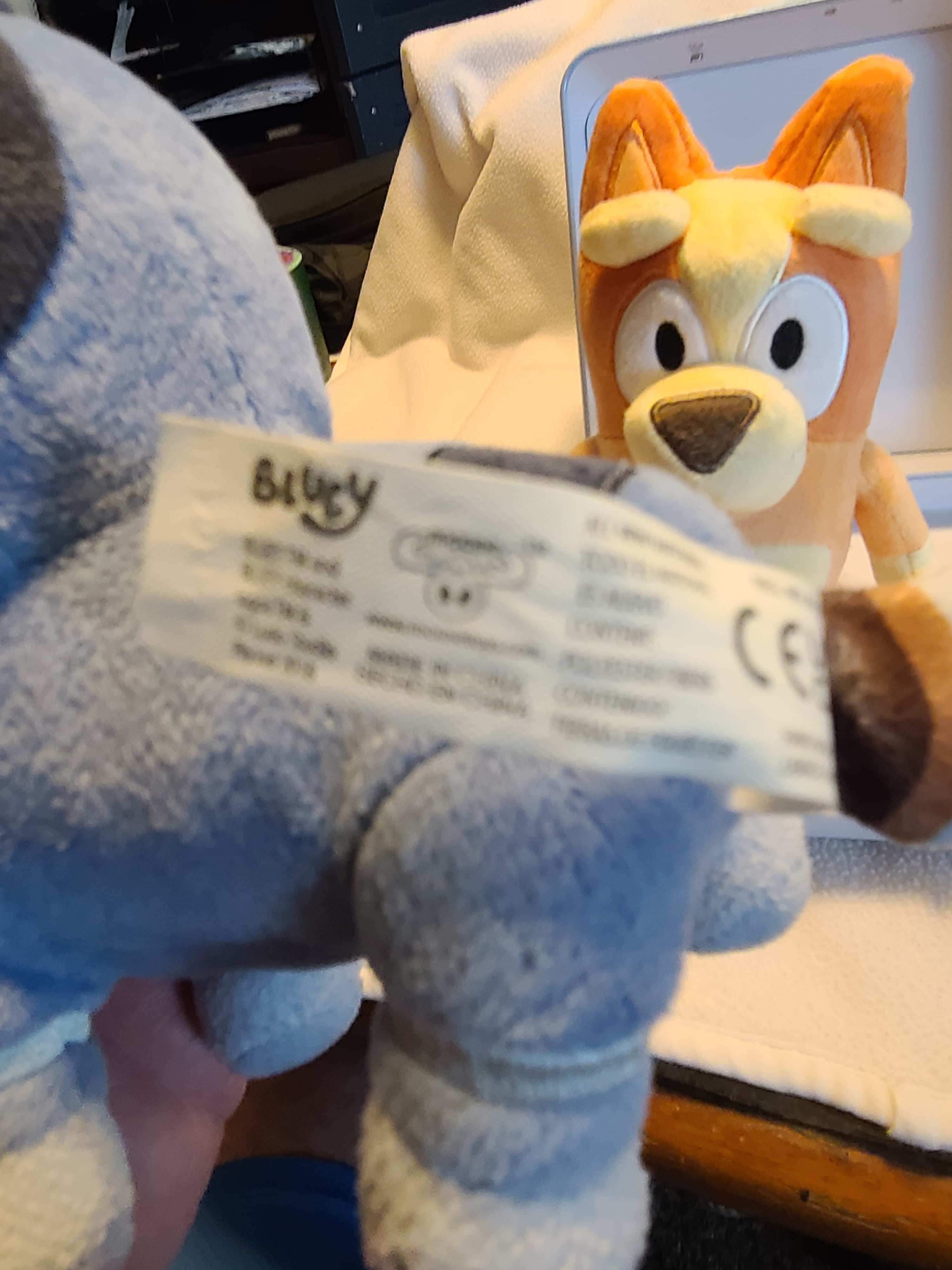 Bluey Metal Lunch Box with Bluey and Bingo Plush Toy - Thumbnail 2
