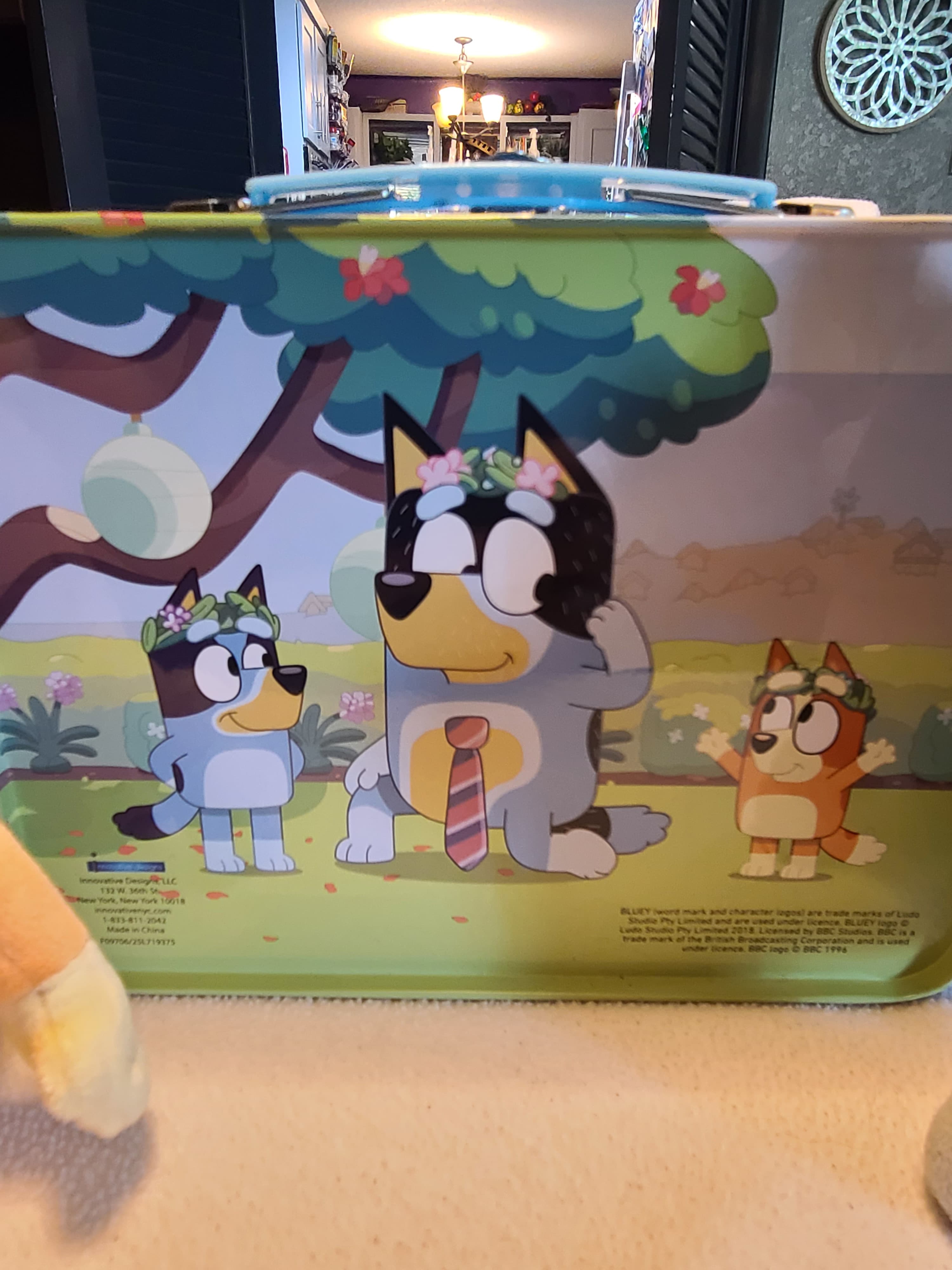 Bluey Metal Lunch Box with Bluey and Bingo Plush Toy - Thumbnail 4