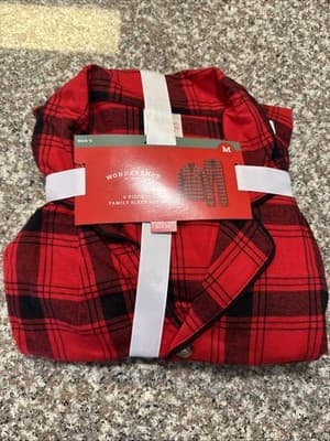 Wondershop Men's red plaid cotton flannel 2-piece family sleep set in size M