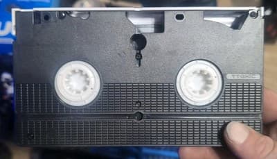 Out Cold (VHS, 2002) - Thumbnail 5