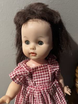 A Vintage Effanbee-style Composition Or Plastic Doll In A Gingham Dress. 12 Inch - Thumbnail 3