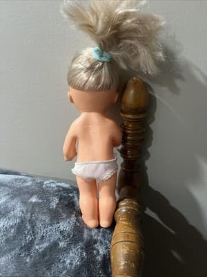 A Vintage Plastic Baby Doll with Blonde Hair and Blue Eyes. Ideal Toy Corp 1980 - Thumbnail 6