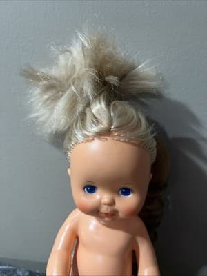 A Vintage Plastic Baby Doll with Blonde Hair and Blue Eyes. Ideal Toy Corp 1980 - Thumbnail 4