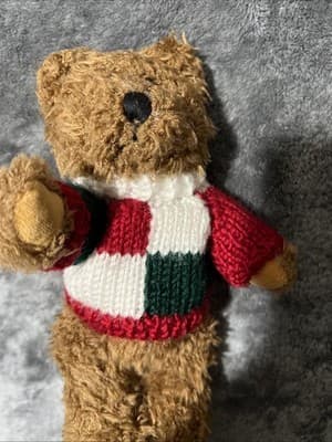 TENDER HEARTED COLLECTIBLES Teddy Bear Plush 8”Red, White & Green Knit Sweater - Thumbnail 4