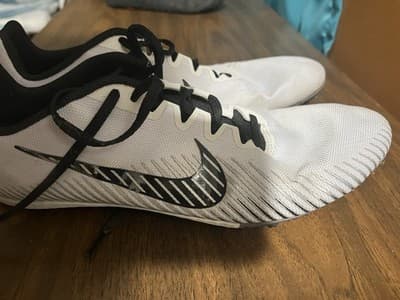 Nike Zoom Rival M 11 track spike running shoes in white and black colorway - Thumbnail 2