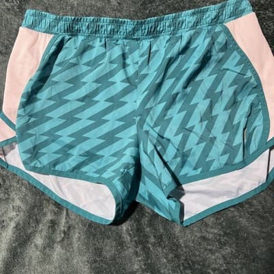 Old Navy Women's Size Medium Active Green High-Rise Go-Dry Bike Shorts - Thumbnail 2