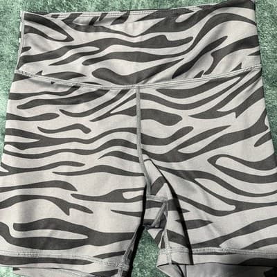 Knix Zebra Pattern Workout Shorts Womens Size L Leakproof Athletics. Inseam 6 in - Thumbnail 6