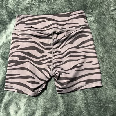 Knix Zebra Pattern Workout Shorts Womens Size L Leakproof Athletics. Inseam 6 in - Thumbnail 3