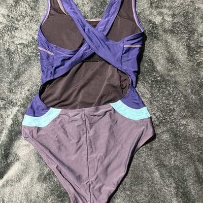 Halcurt Women's Boyleg One Piece Swimsuit Rashguard, Long Sleeve, Size M - Thumbnail 4