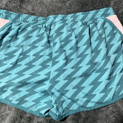Old Navy Women's Size Medium Active Green High-Rise Go-Dry Bike Shorts - Thumbnail 5