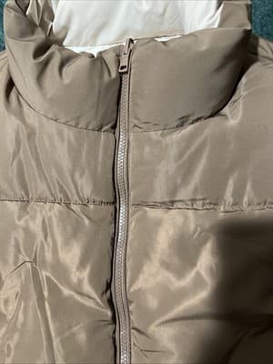 Love Tree Women's Ultralight Packable Sand Colored Puffer Vest NWT. Size L - Thumbnail 3