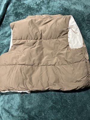 Love Tree Women's Ultralight Packable Sand Colored Puffer Vest NWT. Size L - Thumbnail 7