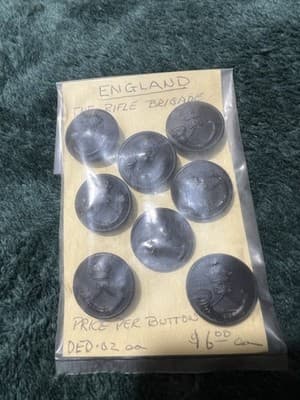 Vintage Rifle Brigade Military Buttons with Crown and Rifle Insignia. Lot of 8 - Thumbnail 2