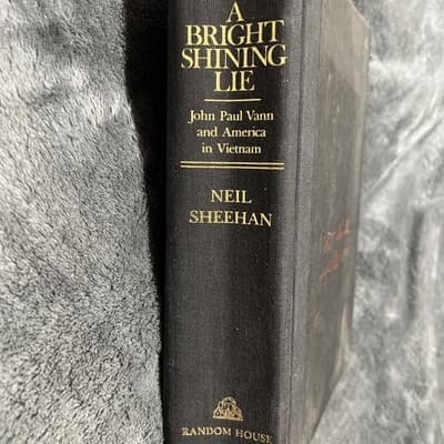 A Bright Shining Lie: John Paul Vann and America in Vietnam by Neil Sheehan, Har - Thumbnail 2