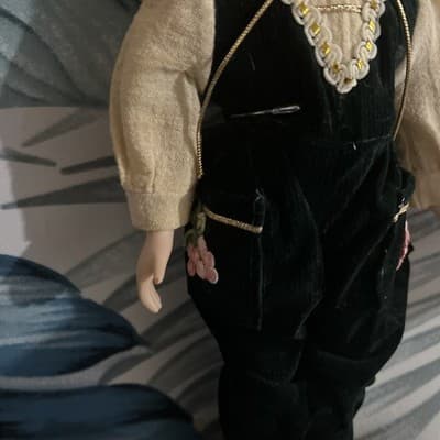 VINTAGE COLLECTIBLE 14”PORCELAIN DOLL IN GREEN VELVET PANTS & VEST BLONDE HAIR - Thumbnail 8