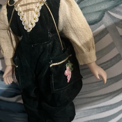 VINTAGE COLLECTIBLE 14”PORCELAIN DOLL IN GREEN VELVET PANTS & VEST BLONDE HAIR - Thumbnail 7