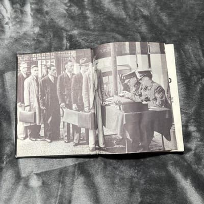 The World at Arms: Reader's Digest Illustrated History of World War II - Thumbnail 3