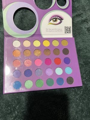 BH Cosmetics "Eyes on the 60s" eyeshadow palette with multiple shades. - Thumbnail 6