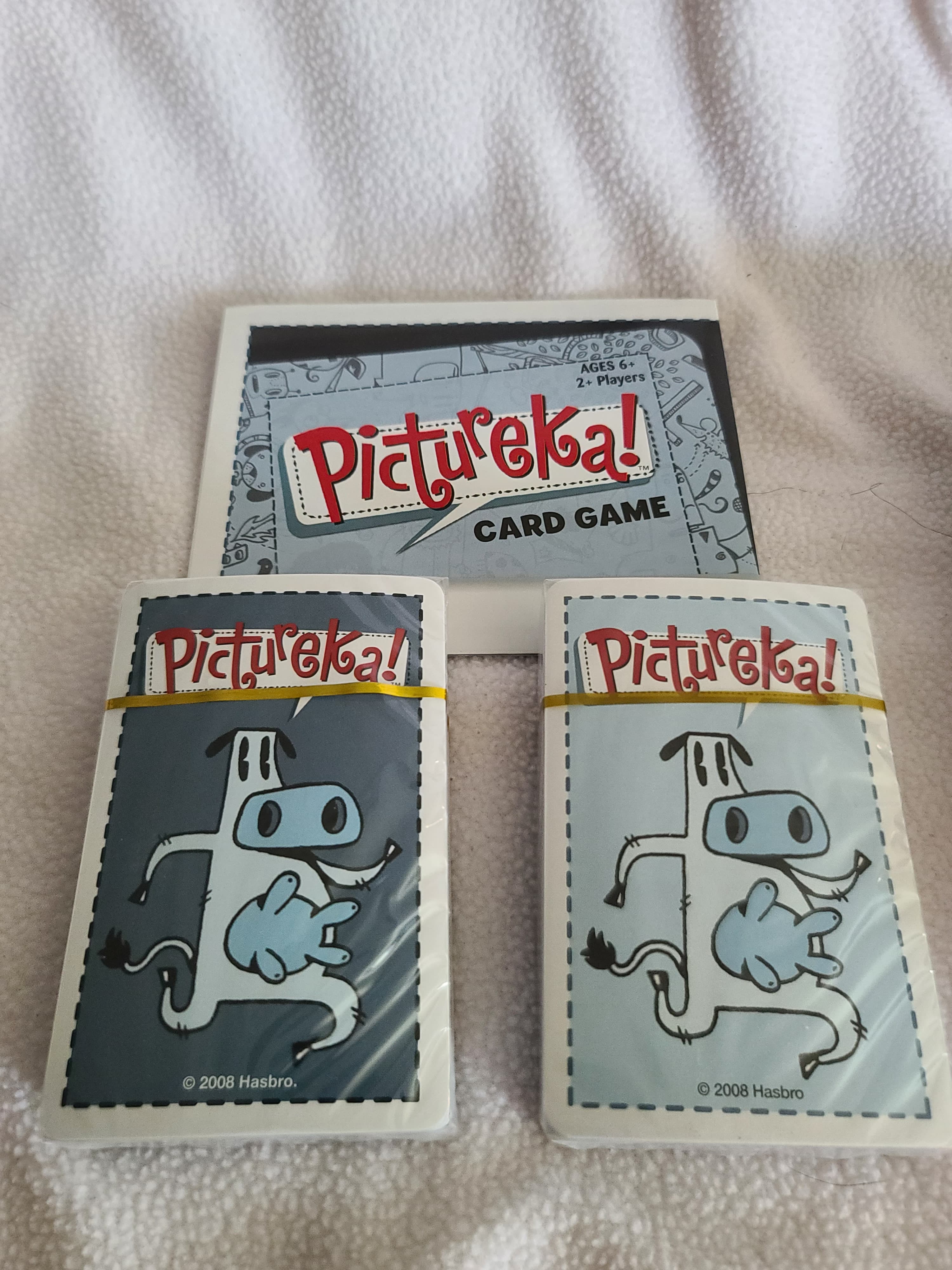 Hasbro Pictureka Card Game for Ages 6+ - Thumbnail 3