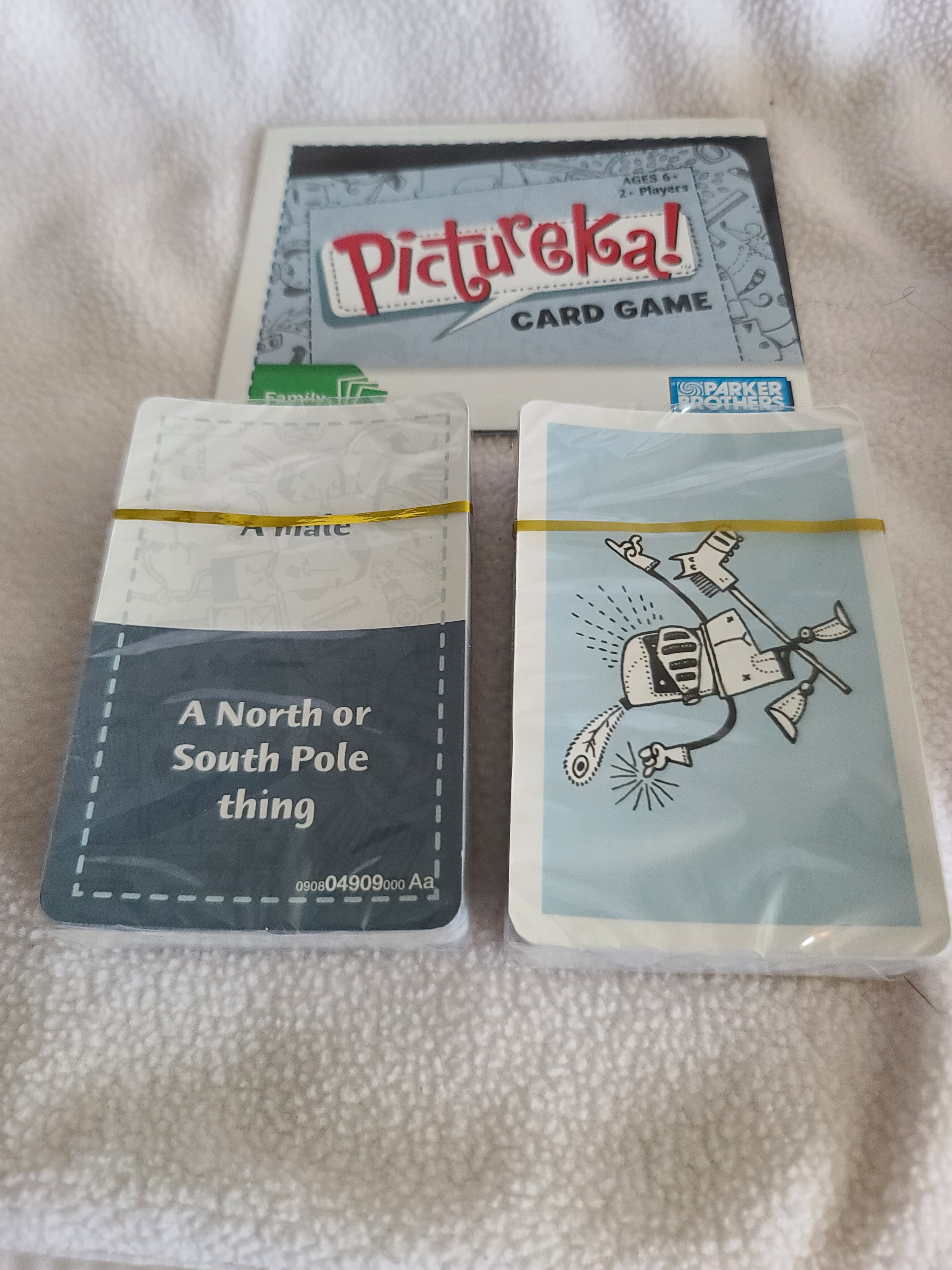 Hasbro Pictureka Card Game for Ages 6+ - Thumbnail 4