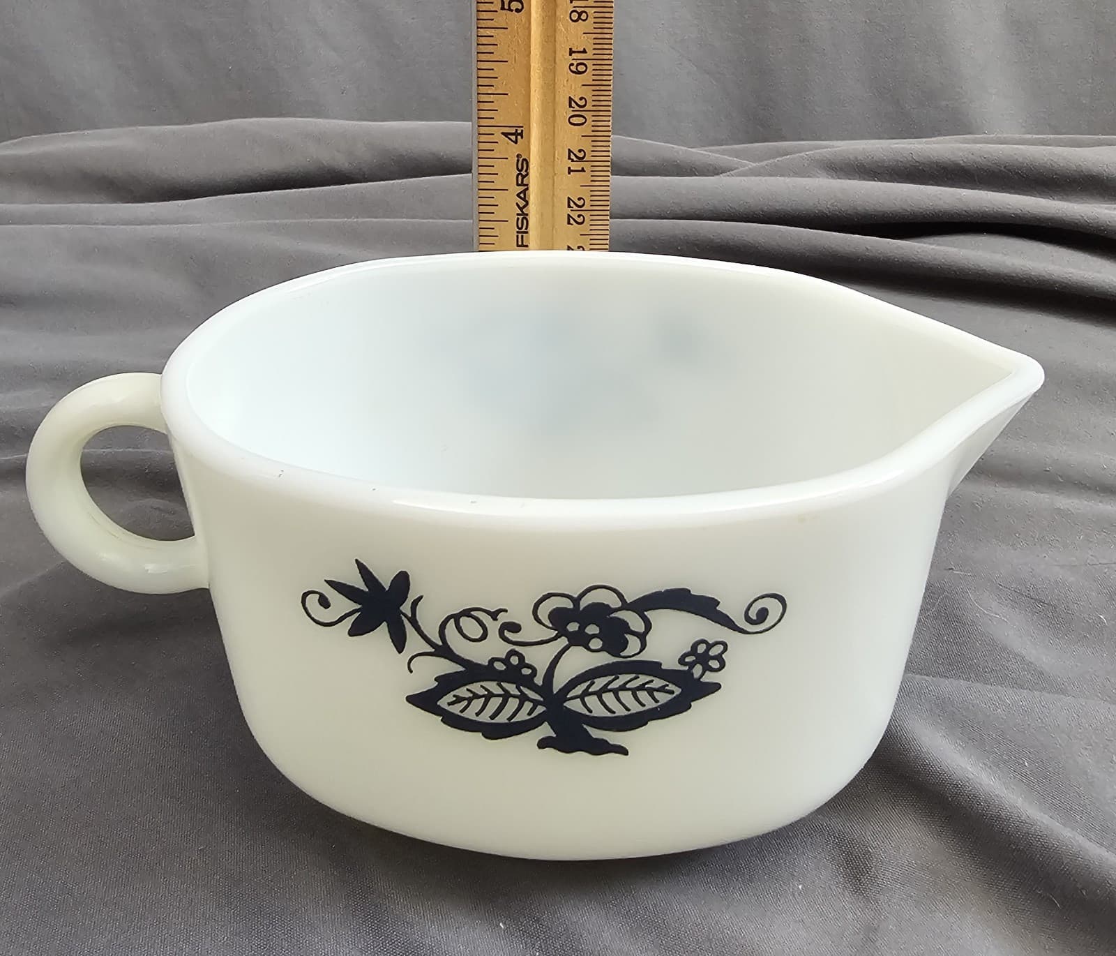Pyrex Corningware Old Town Blue Onion Gravy Boat and Underplate Set 77-B, 77-U - Thumbnail 14