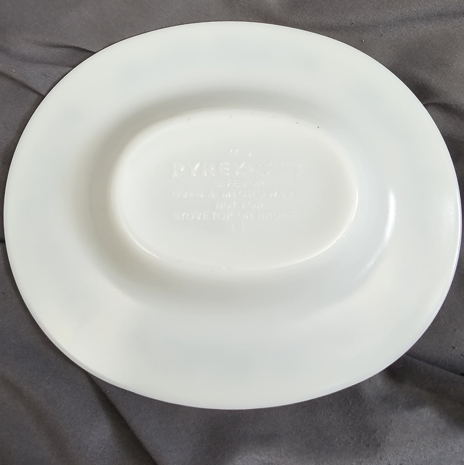 Pyrex Corningware Old Town Blue Onion Gravy Boat and Underplate Set 77-B, 77-U - Thumbnail 6