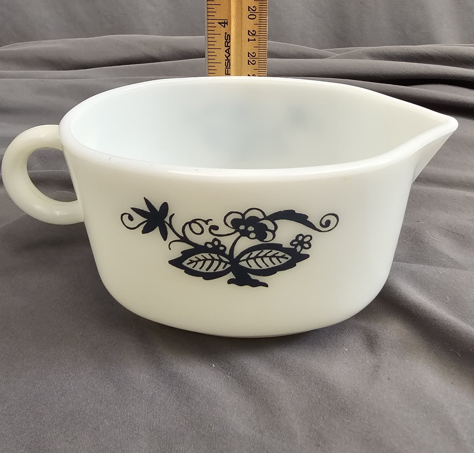 Pyrex Corningware Old Town Blue Onion Gravy Boat and Underplate Set 77-B, 77-U - Thumbnail 13