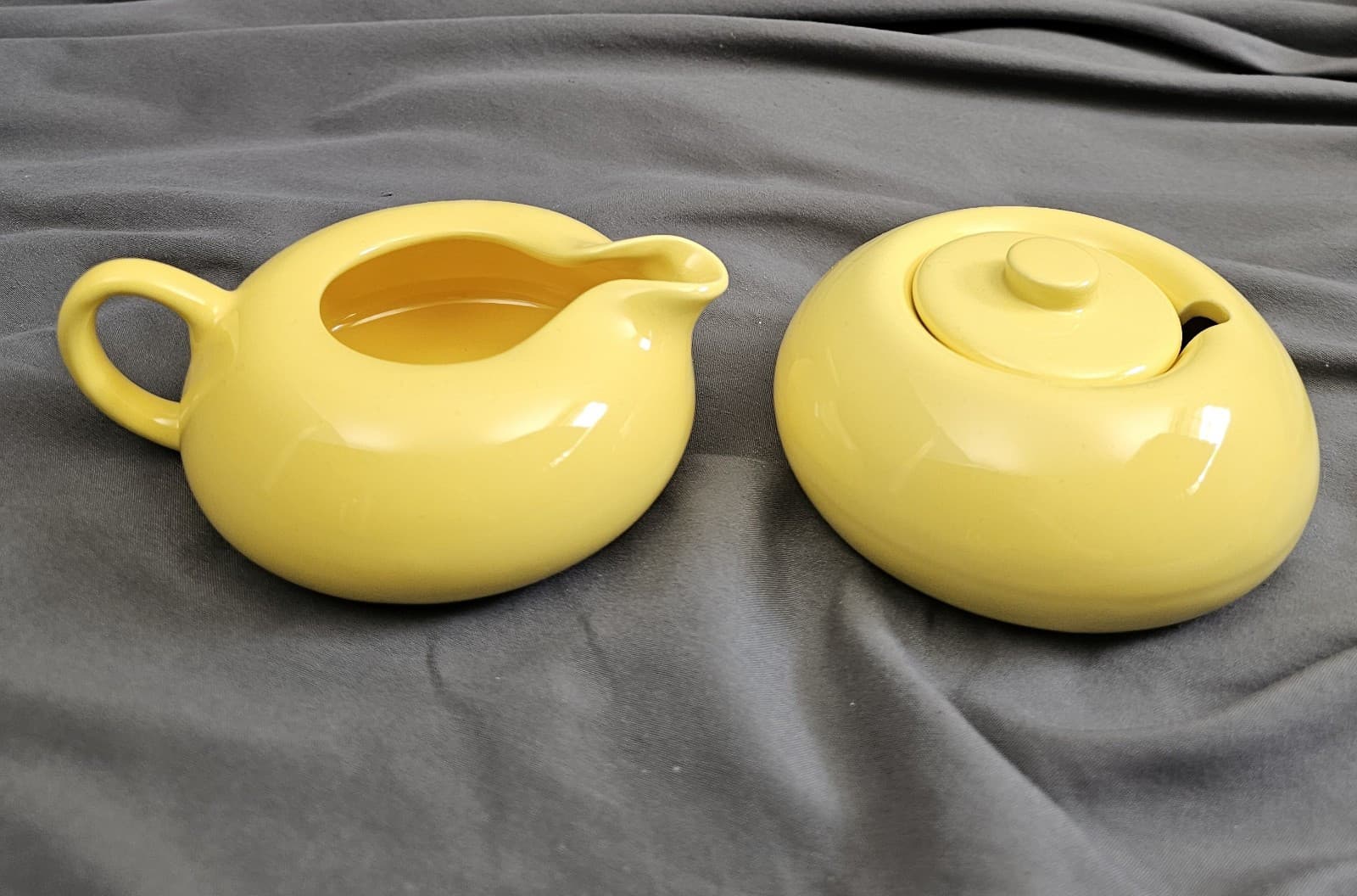 Vintage MCM Hollydale Maibu Modern Bright Yellow Creamer and Sugar Bowl w lid