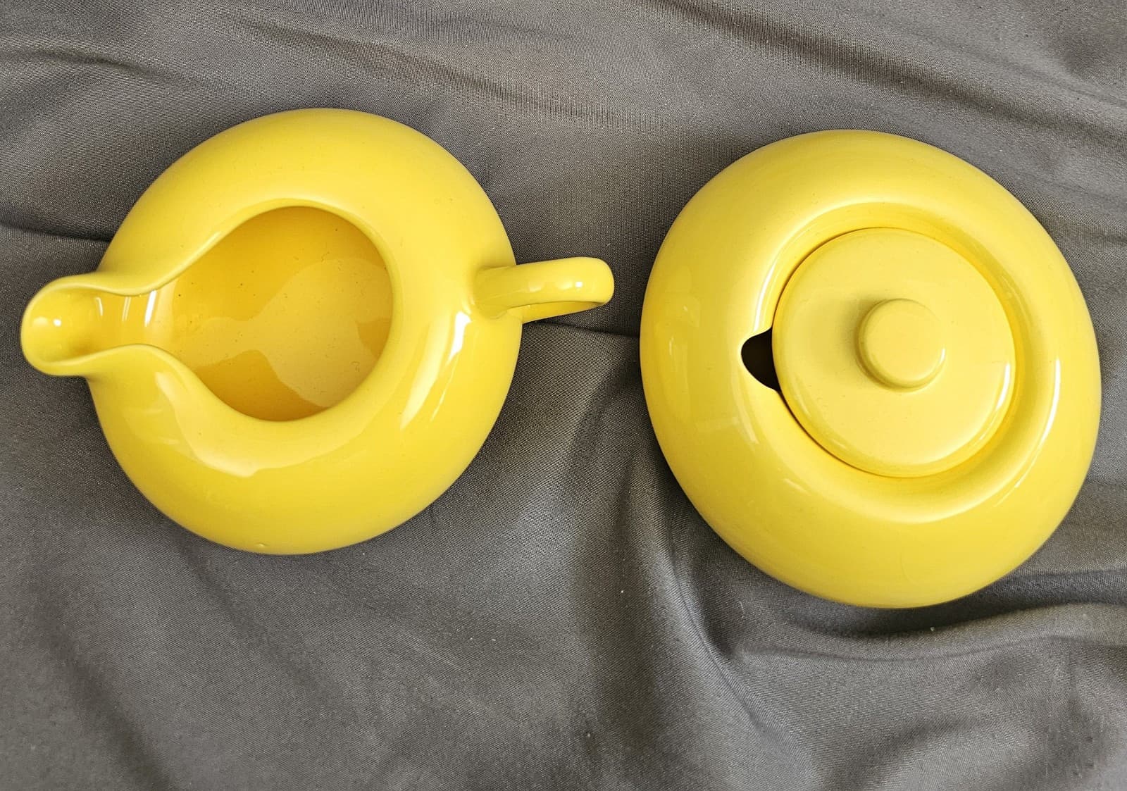 Vintage MCM Hollydale Maibu Modern Bright Yellow Creamer and Sugar Bowl w lid - Thumbnail 4