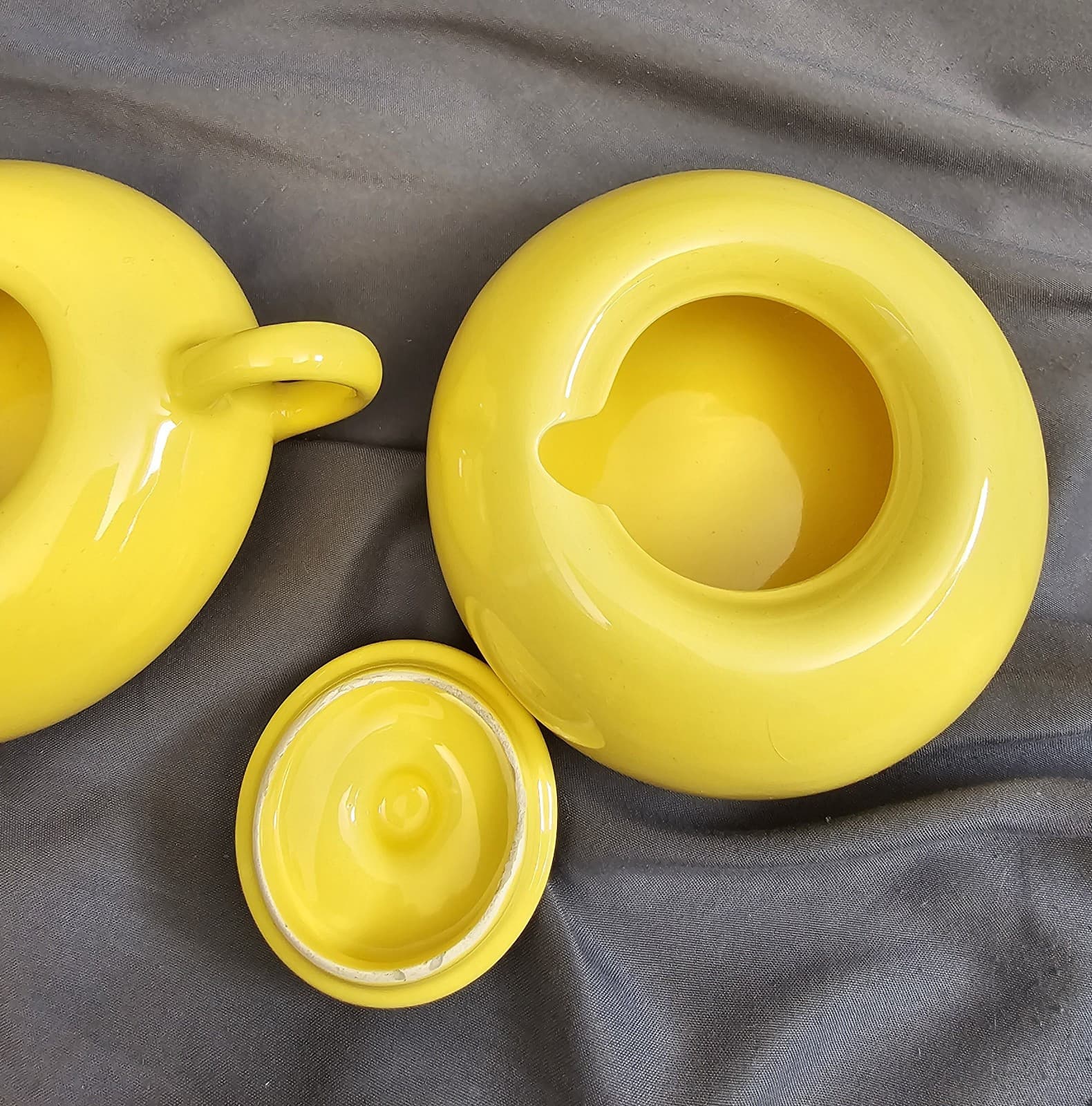 Vintage MCM Hollydale Maibu Modern Bright Yellow Creamer and Sugar Bowl w lid - Thumbnail 5