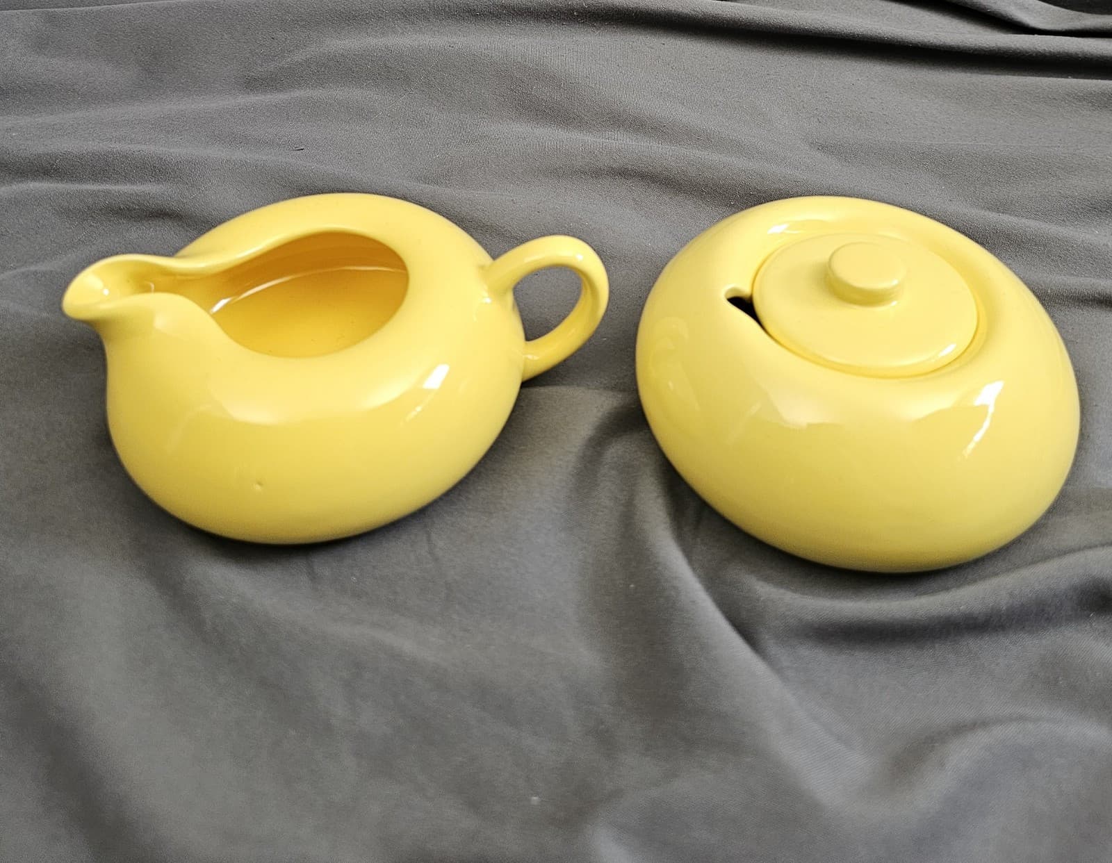 Vintage MCM Hollydale Maibu Modern Bright Yellow Creamer and Sugar Bowl w lid - Thumbnail 3