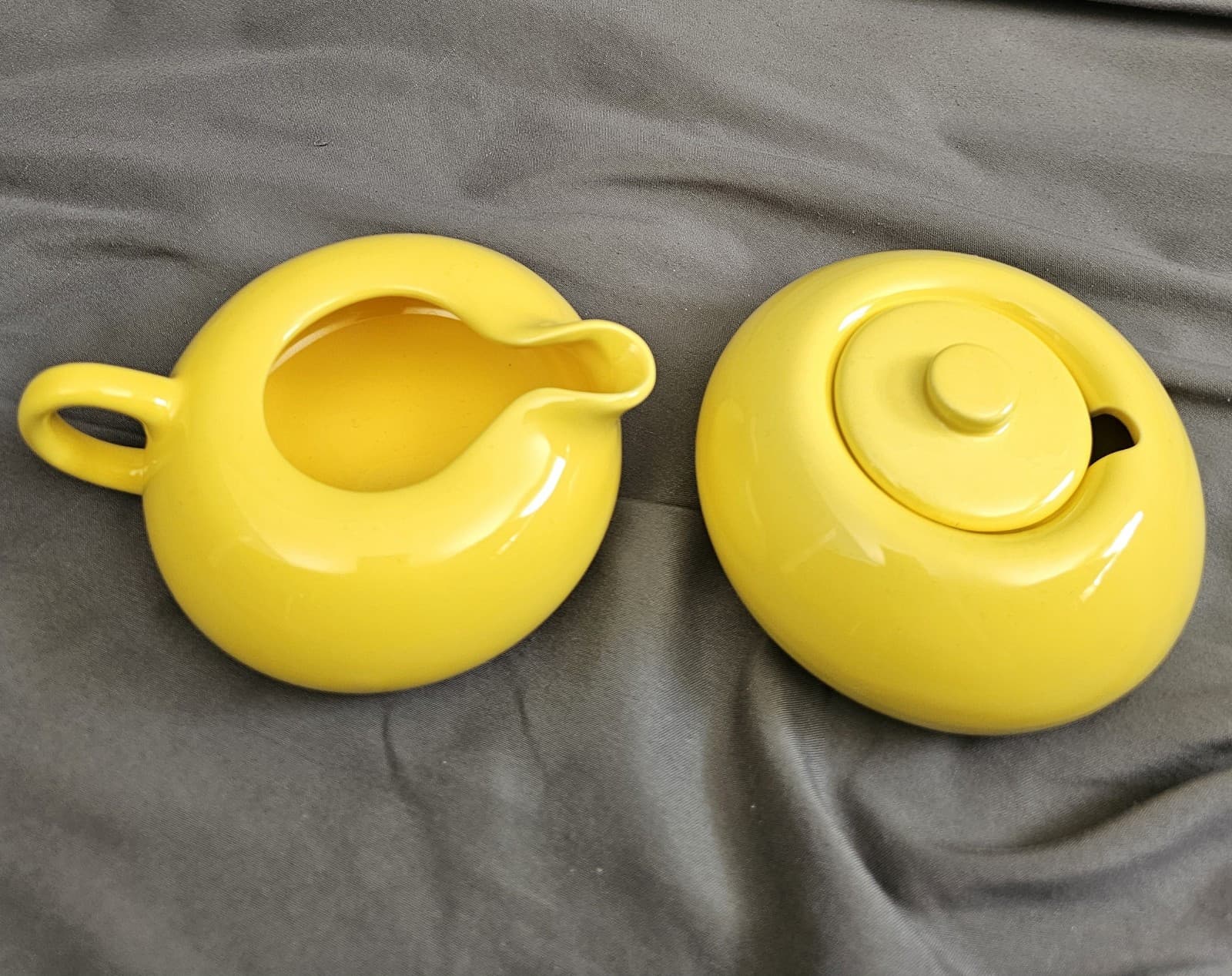 Vintage MCM Hollydale Maibu Modern Bright Yellow Creamer and Sugar Bowl w lid - Thumbnail 2