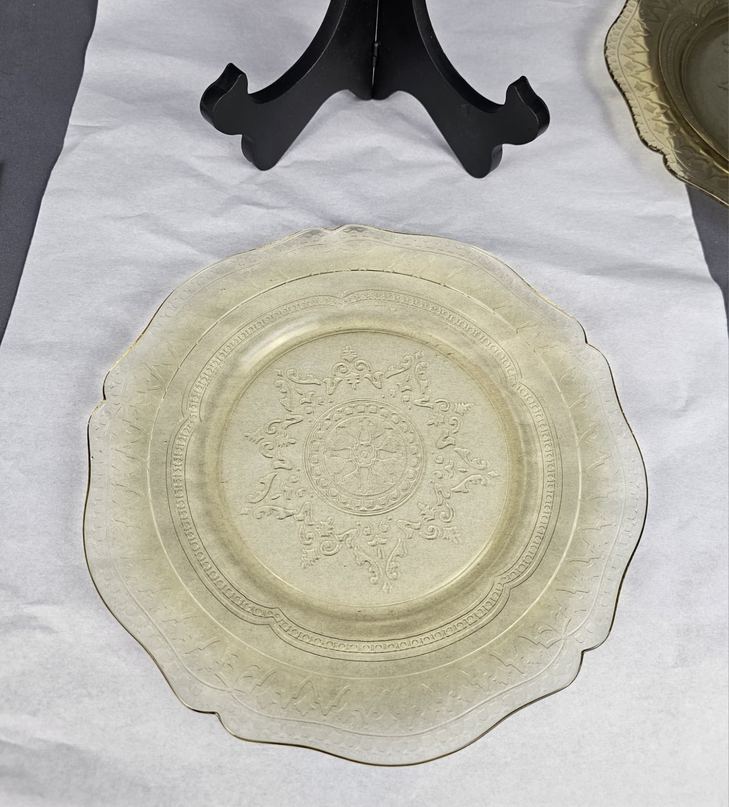 (2) 9.25" Federal Glass Amber Depression Patrician Spoke Scallop Dinner Plate - Thumbnail 3