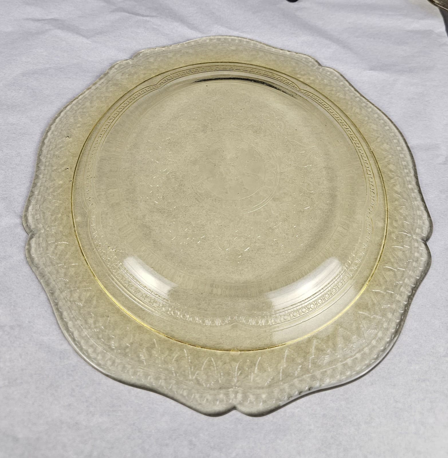 (2) 9.25" Federal Glass Amber Depression Patrician Spoke Scallop Dinner Plate - Thumbnail 6