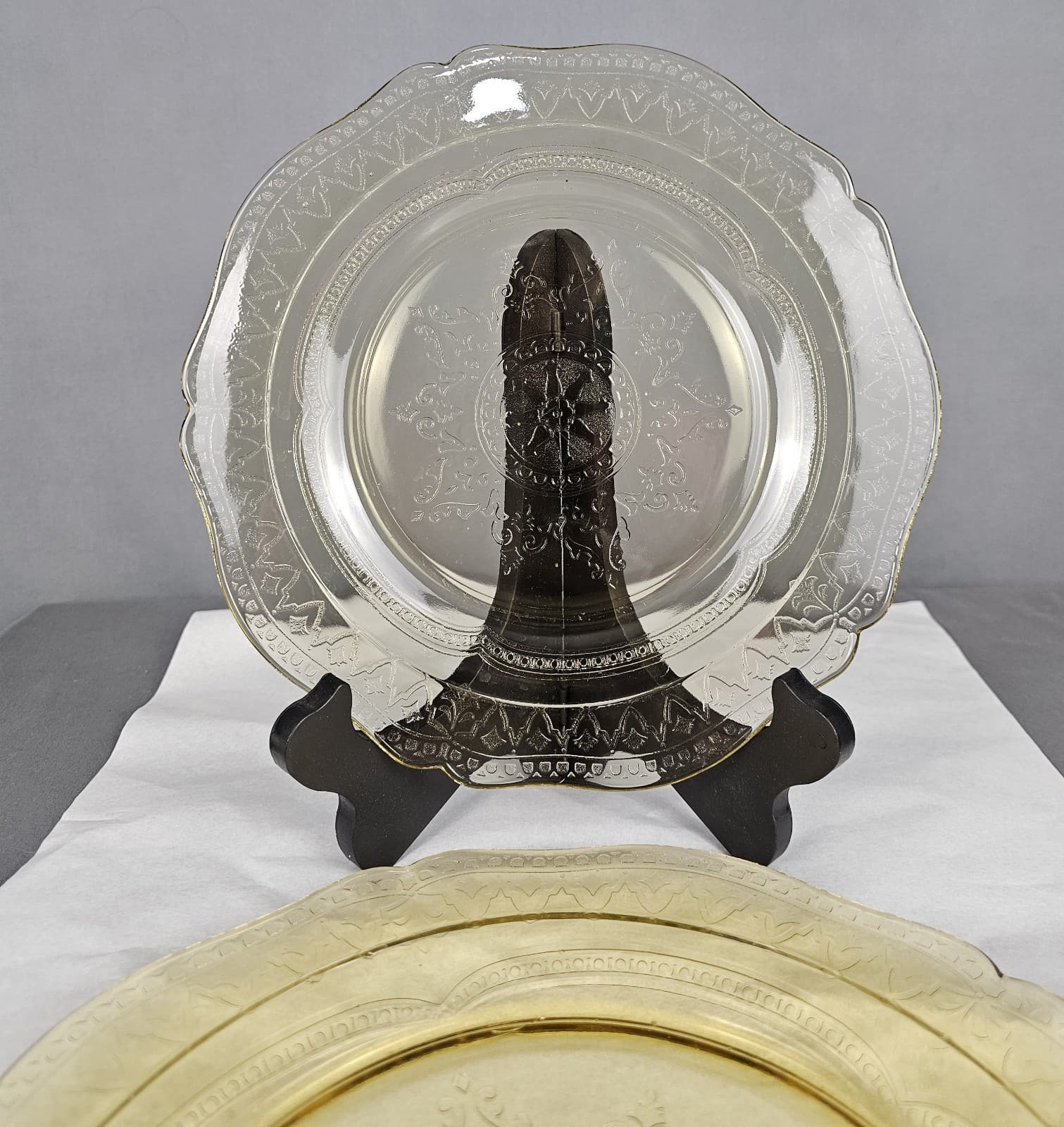 (2) 9.25" Federal Glass Amber Depression Patrician Spoke Scallop Dinner Plate - Thumbnail 2