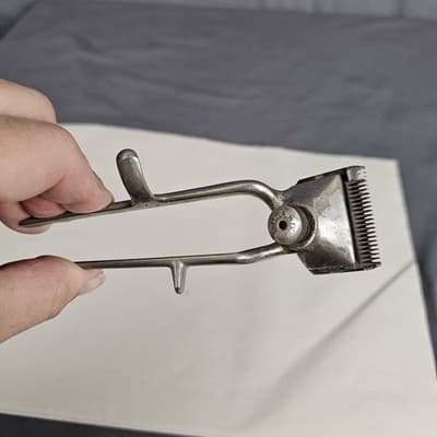 Vintage Priest's Manual Hand Held Hair Clippers Shaver #000~ Made in USA - Thumbnail 8