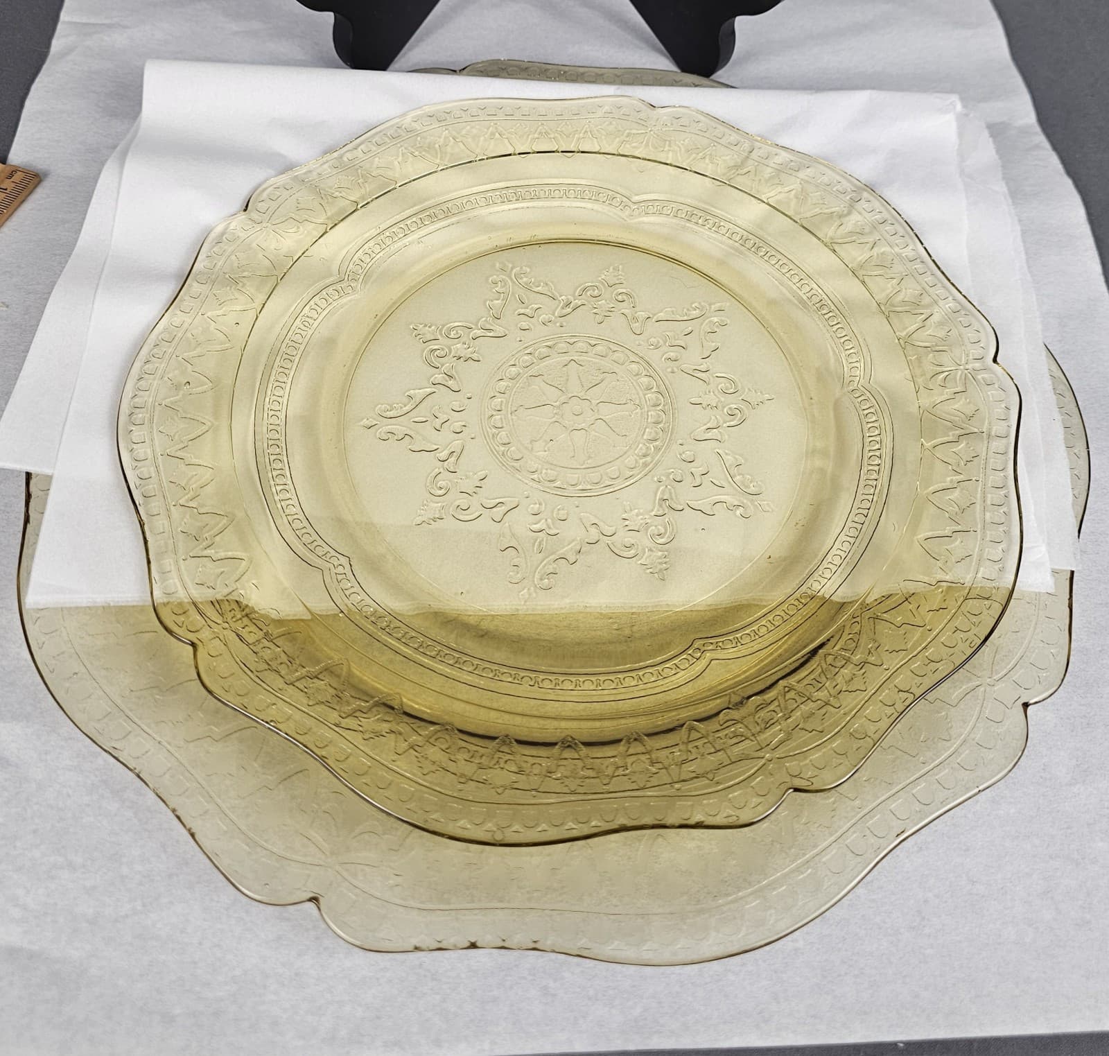 (2) 9.25" Federal Glass Amber Depression Patrician Spoke Scallop Dinner Plate - Thumbnail 7