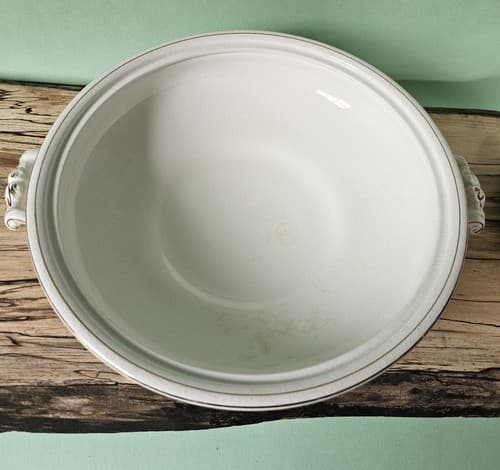 Vintage Covered Vegetable Bowl. Fine China Johnson Brothers. England. Crazing. - Thumbnail 4