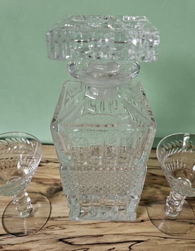 Vintage Crystal Glass Square Cut Liquor Decanter & Stopper with 2 Glasses - Thumbnail 5