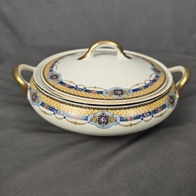 T&V Limoges Covered Veg. Bowl With Lid Blue & Gold Garland with Pink Roses - Thumbnail 2