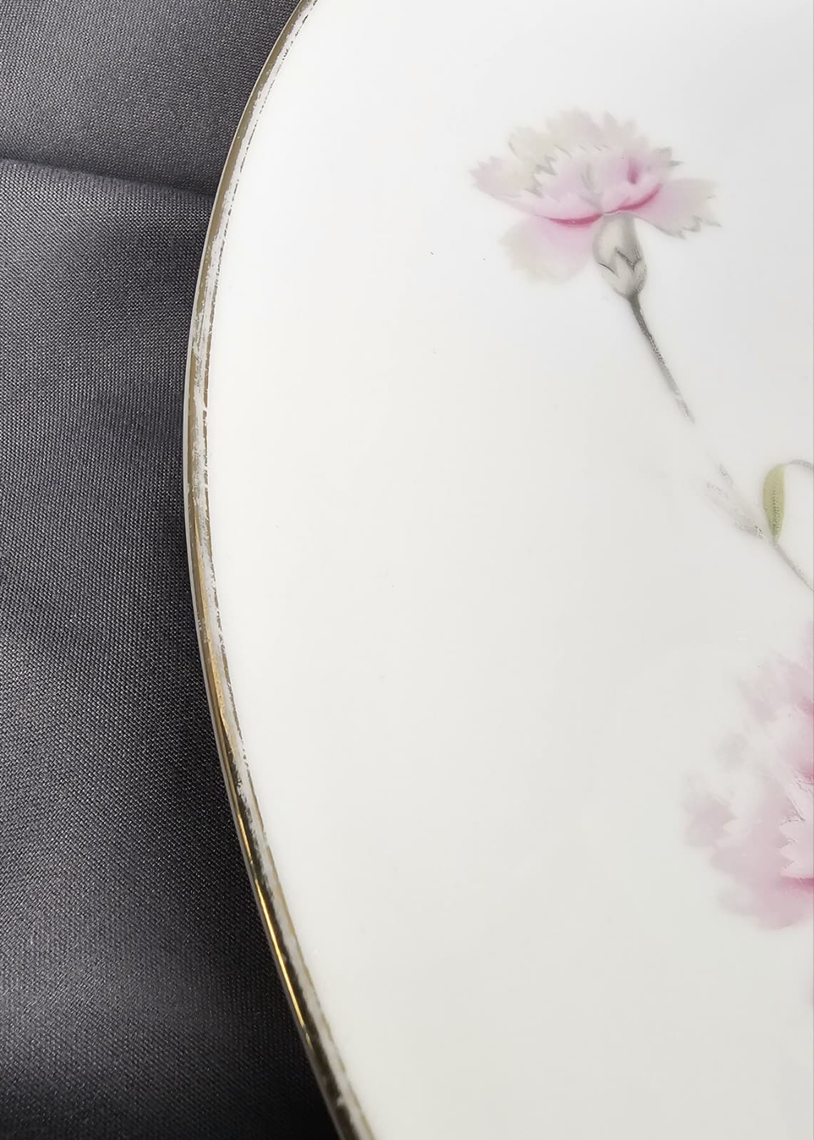 2 Royal Court CARNATION Fine China of Japan 10 1/4" Dinner Plates Gold Rim - Thumbnail 5
