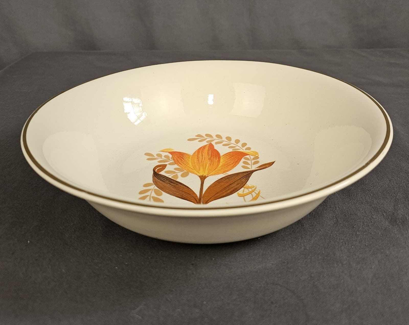 Vintage Bakelite Modern Tulip by Harker Bowl 8.5" Diameter - Thumbnail 2