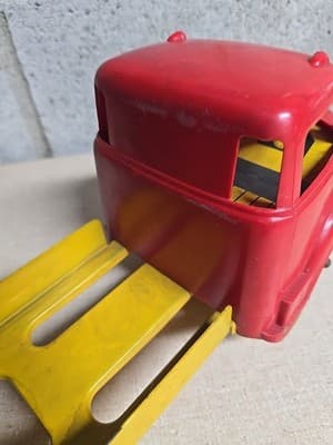 VINTAGE ALL ORIGINAL WYANDOTTE PRESSED STEEL TRUCK WITH DUMP BED - Thumbnail 15