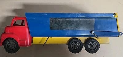 VINTAGE ALL ORIGINAL WYANDOTTE PRESSED STEEL TRUCK WITH DUMP BED