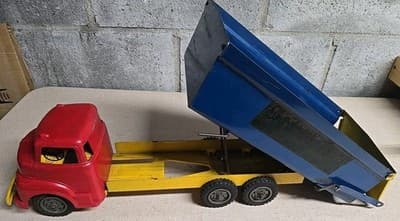 VINTAGE ALL ORIGINAL WYANDOTTE PRESSED STEEL TRUCK WITH DUMP BED - Thumbnail 13