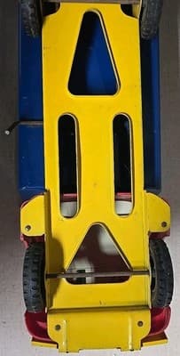VINTAGE ALL ORIGINAL WYANDOTTE PRESSED STEEL TRUCK WITH DUMP BED - Thumbnail 17