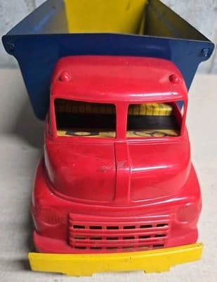 VINTAGE ALL ORIGINAL WYANDOTTE PRESSED STEEL TRUCK WITH DUMP BED - Thumbnail 6