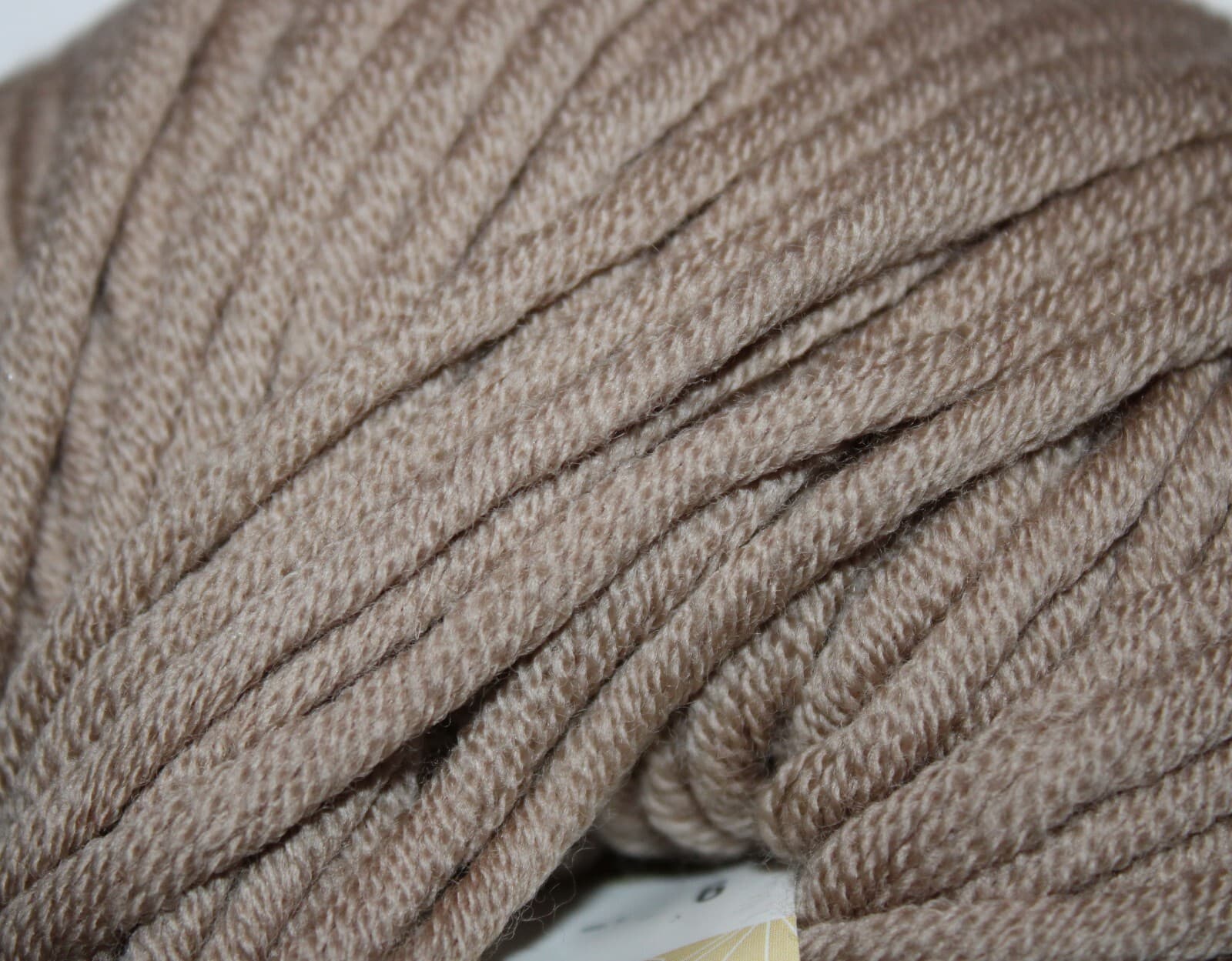 Diamond Luxury Mega Merino Yarn, 100% Merino Wool, Col 42 Tan 100gr 90m - Thumbnail 2